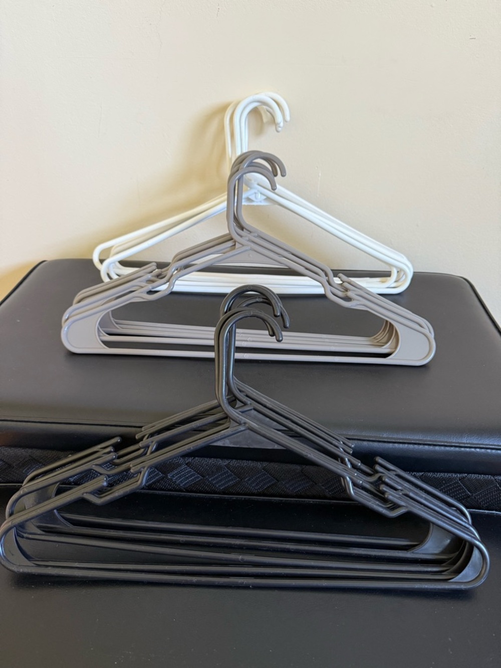 15Pack Mixed Plastic Hangers Notched Durable Clothes Storage Organize Multicolor